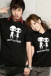 校草插校花的视频,校草与校花甜蜜互动，视频曝光校园恋情